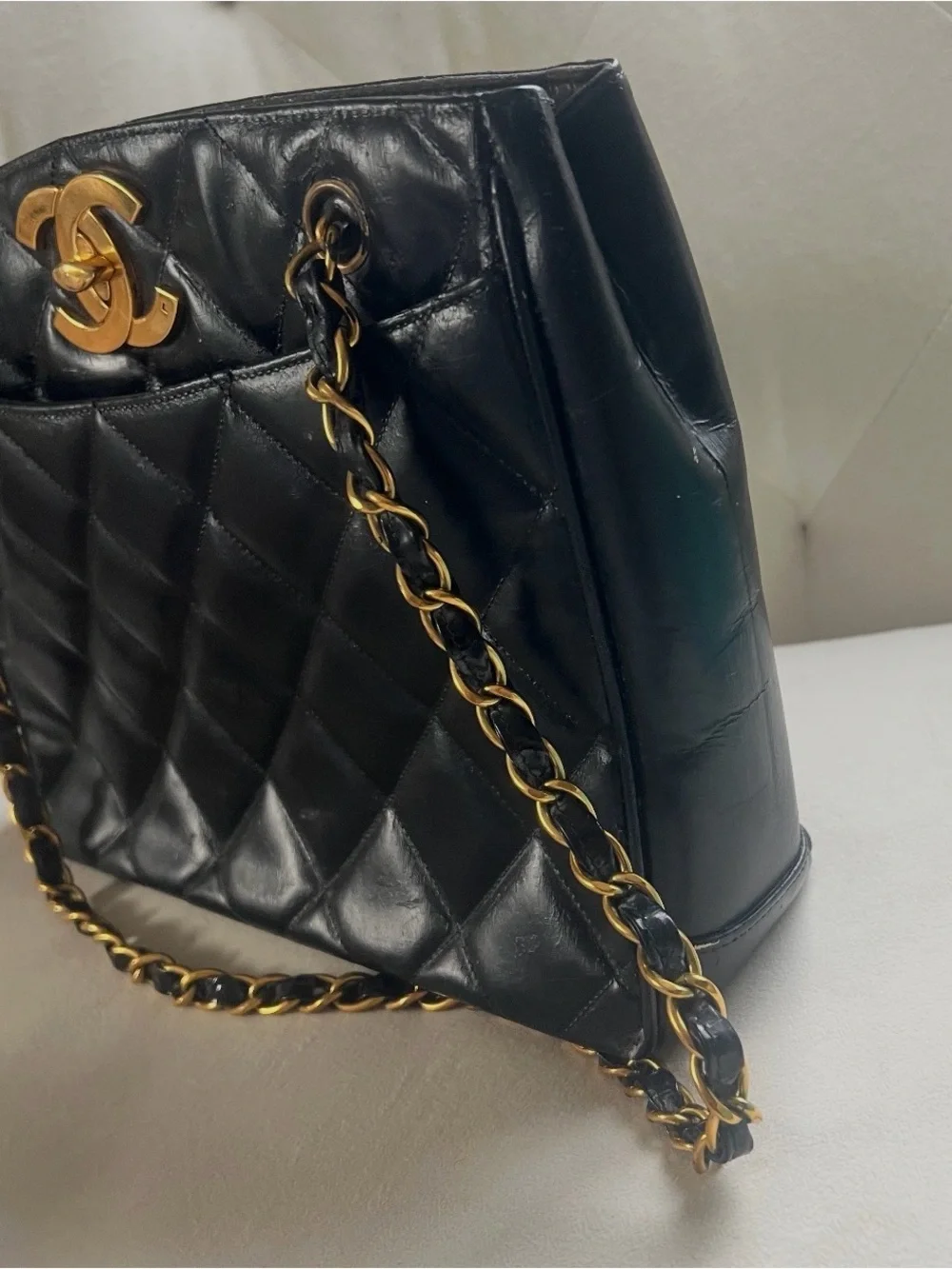 CHANEL Black Quilted Crossbody Bag with Gold Hardware y2k 90s